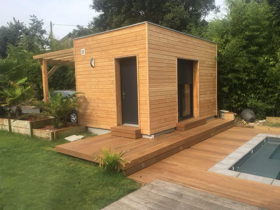 Extension en bois avec terrasse et pergola