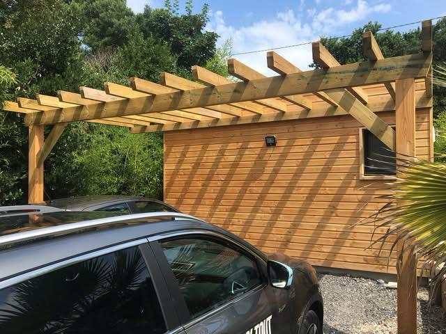 Annexe en bois avec pergola